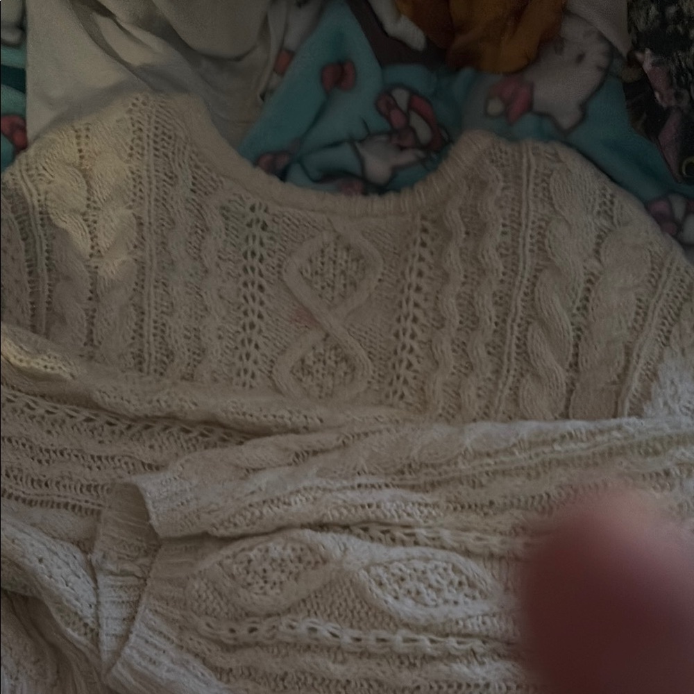 Cream Cable Knit Sweater (HAS STAIN)